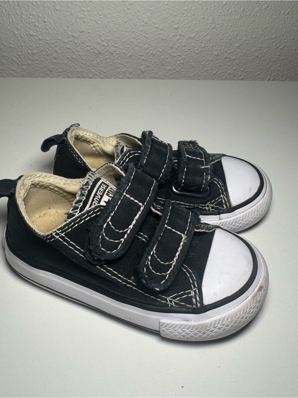 Kids Black Canvas Converse Velcro Sneakers Size 5c